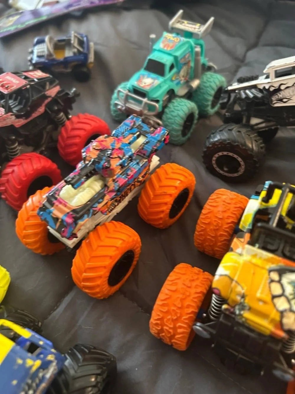 Hot Wheels Monster Trucks Lot of 16 Diecast 1:64 Grave Digger Soldier Fortune